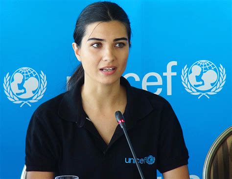 famous turkish actress visits refugee camp in jordan daily sabah