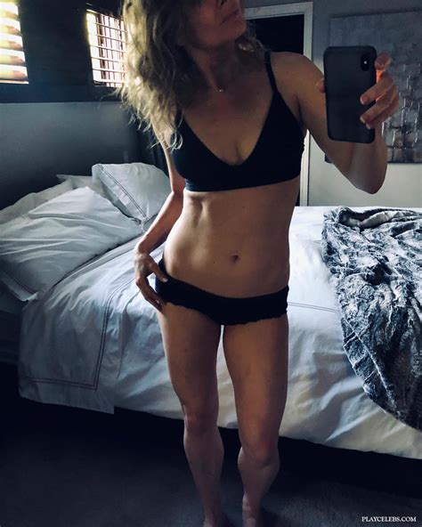 Dina Meyer Nude And Sexy Selfie Photos