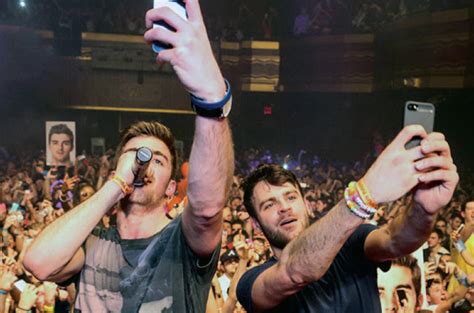 The Chainsmokers Take ‘ Selfie’ To No 1 On Dance Chart Billboard