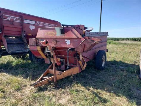 kelly ryan feed wagon adam marshall land auction llc