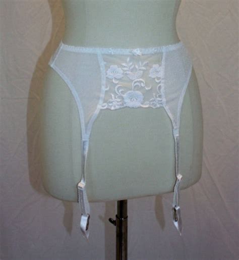white lace garter belt embroiered vintage retro sexy by retromomo