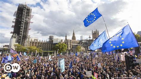 final  brexit rally draws thousands dw