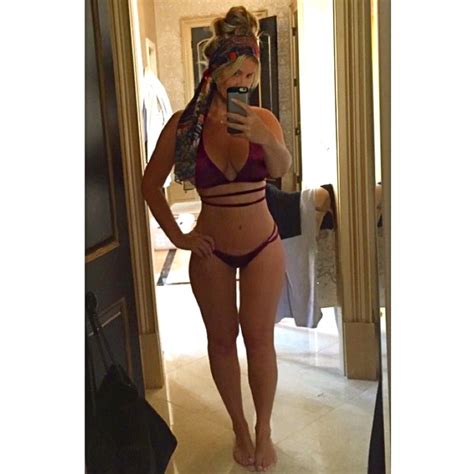 Photoshop Fail Kim Zolciak Flaunts Curves In Tiny Bikini E Online Uk