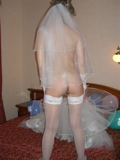 nude bride from the back nudeshots