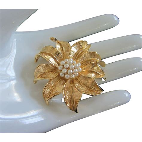 vintage faux pearl  gold tone flower pin brooch reduced