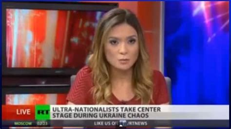 russia today anchor quits on air in protest of putin s
