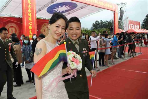 these taiwanese same sex couples have become the first to