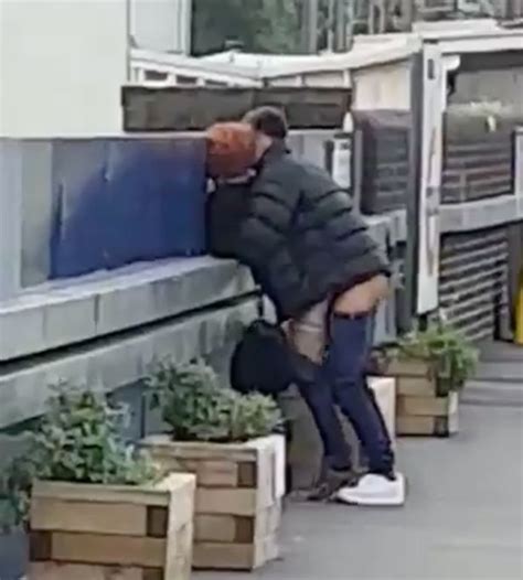 Shameless Couple Have Sex In Broad Daylight At Busy London
