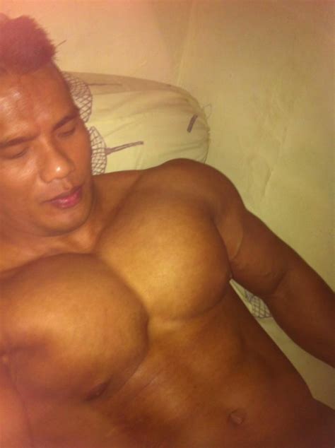 indonesia bodybuilder adya novali slideshow