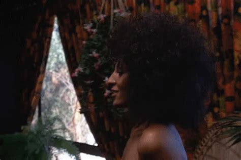 pam grier desnuda en hit man