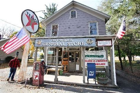 fashioned general stores  thrive  corners   garden