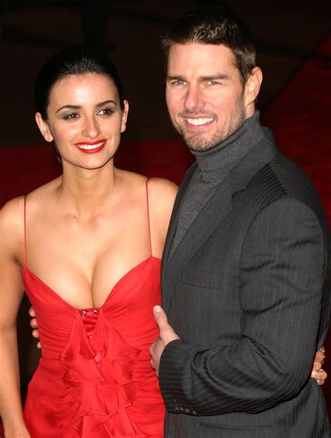penélope wore a cleavage baring red dress for the london premiere of