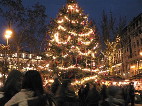 kerstmarkt boedapest sprankelt  de donkere dagen