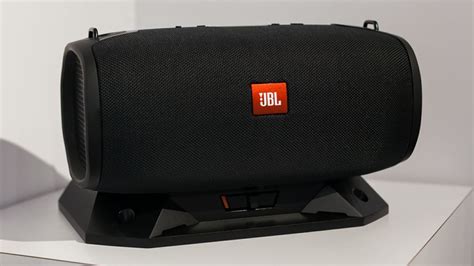 jbl pulse  flip  playlist  basspro  speakers launched  ces  technology news