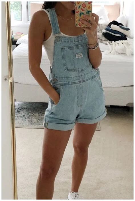 carry dungaree shorts outfit casual wear fashionable spring