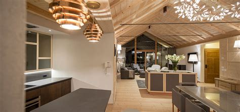 Cucine in acciaio inox e legno. Chalet Alta Badia: il lusso di ChÃ¢let Zeno