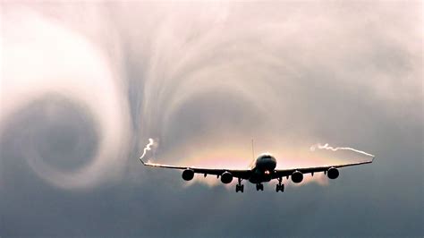 severe turbulence     airplane