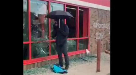 umbrella man  started damage  autozone bring   news