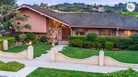 ‘the brady bunch house is for sale and making us nostalgic