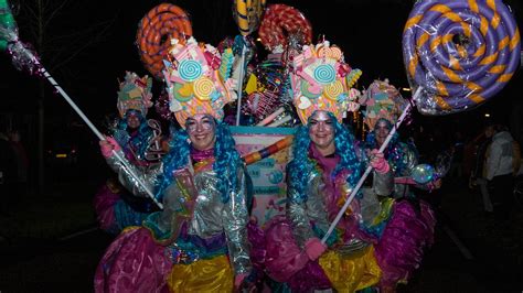 beeld emmer compascuum decor van verlichte carnavalsoptocht rtv drenthe