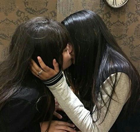 Pin Basic ☀️ Lesbian Love Cute Lesbian Couples Kissing Couples