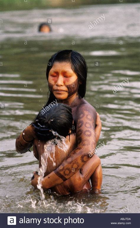 hindu women bathing