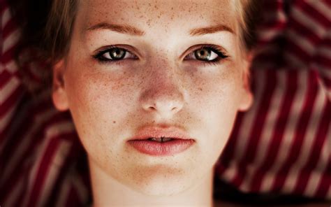 15 Beautiful Hd Women Freckles Wallpapers