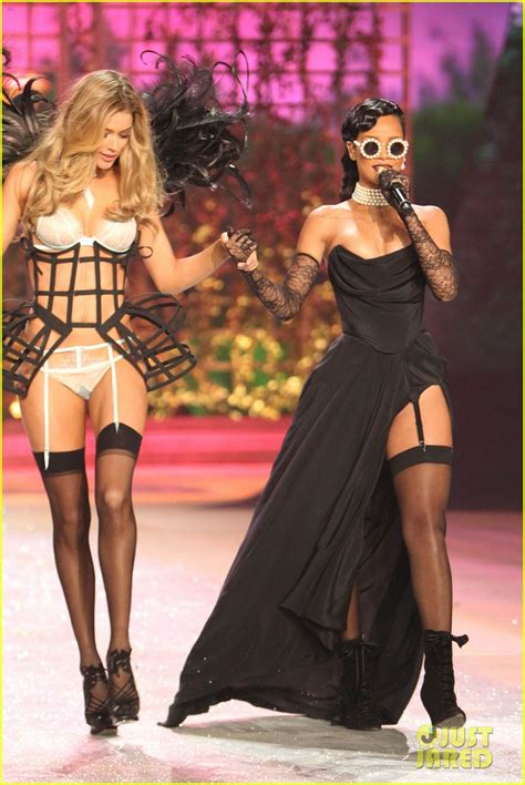 Candice Swanepoel And Doutzen Kroes Victoria S Secret Fashion Show 2012