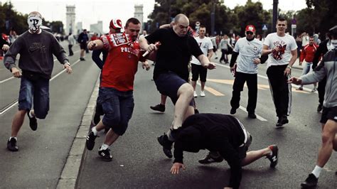 fights between polish and russian hooligans during euro