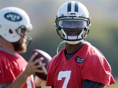 Watch Ryan Fitzpatrick Geno Smith Taking Snaps At Jets Practice