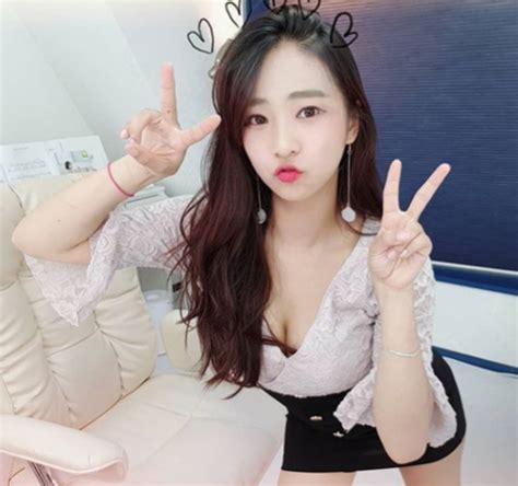 asian hotties stunning sexy and cute korean mukbang