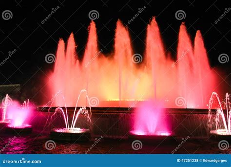 de beroemde montjuic fontein barcelona stock foto image  park fontein
