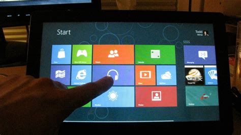 hands  microsofts windows  shows steady progress  consumer preview geekwire