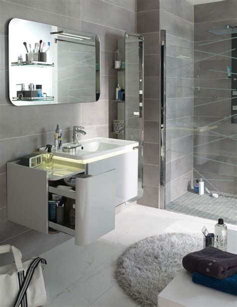 une petite salle de bain qui allie design  praticite tendanceverte