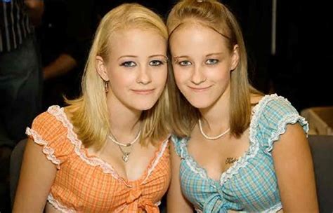 check out these hot and famous celebrity twins that are total babes erohut