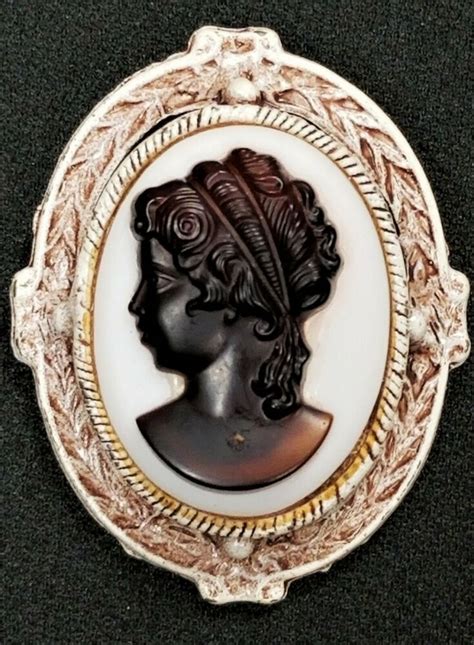 Vintage Raised Brown And White Milk Glass Cameo Enamel Pendant Brooch 2