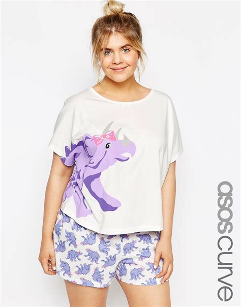 bild  von asos curve cute dinosaur schlafanzug mit  shirt und