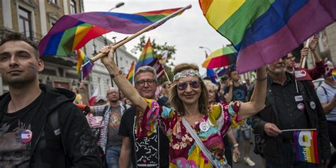 Protest Gegen Lgbt Freie Zonen In Polen Ein Zeichen Gegen Homophobie