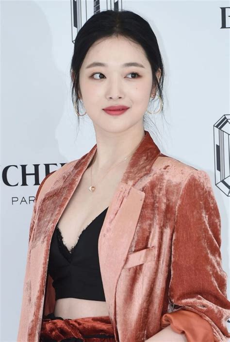 south korean singer and actress sulli found dead at age