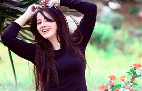 rabi pirzada is not into fashion modeling wants to sing and act such tv