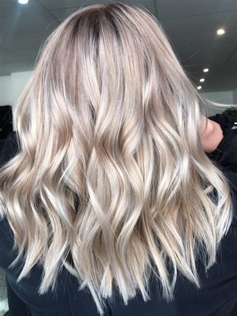 Champagne Bronde Blends Summer And Fall Hair Color