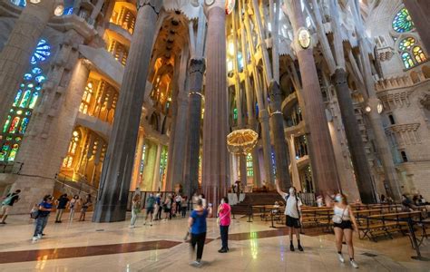 de sagrada familia  barcelona gaat weer open en  vanaf  mei te bezoeken