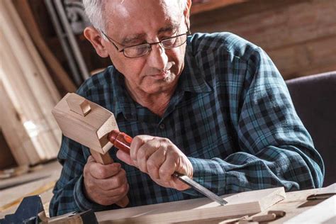 carve wood beginners guide woodturning tips