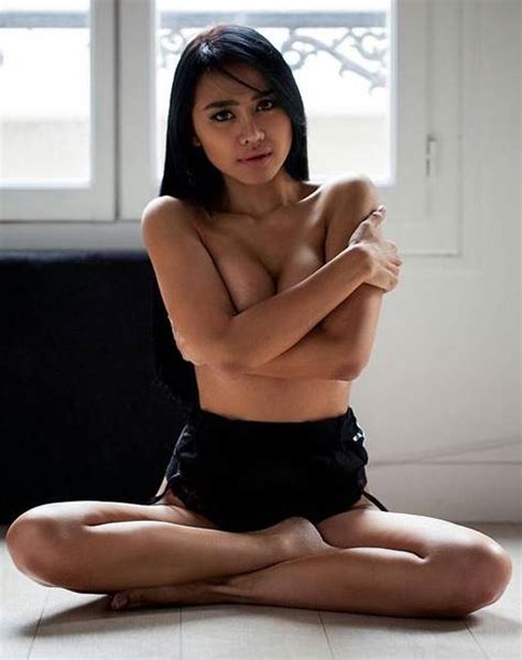 Jadi Artis Bintang Film Porno Model Panas Indonesia Ini