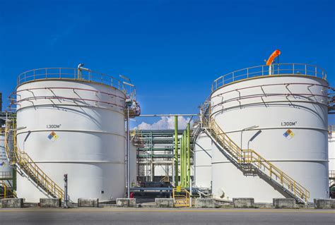 types   roof storage tanks  oil  gas industry