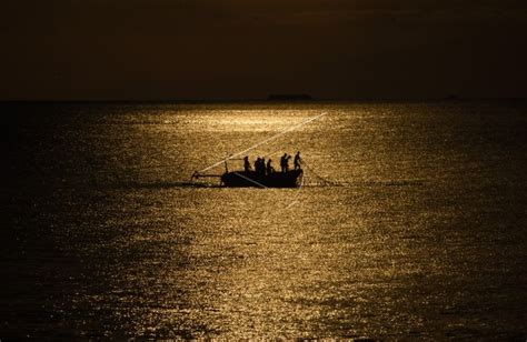 Nelayan Pantai Senggigi Antara Foto