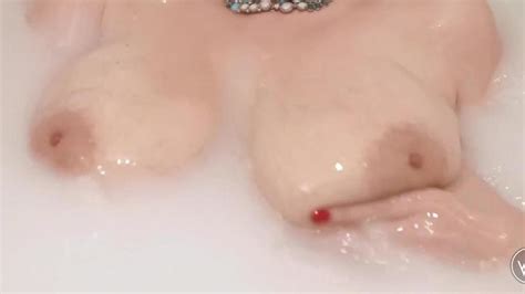 Angela White Fucks Herself In The Bath Porn Videos