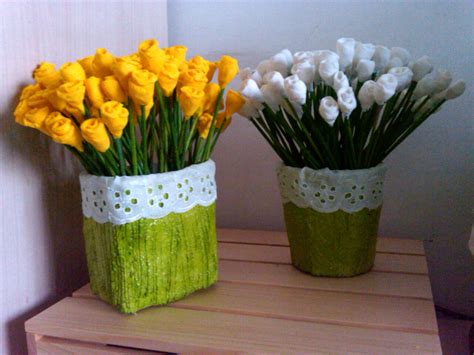 berbagi gagasan vas bunga limbah kertas kerajinan