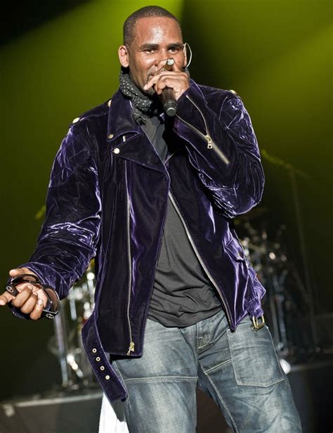 R Kelly News Singer Denied Bail As He Pleads Not Guilty