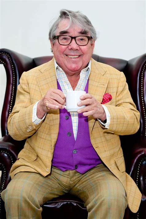 ronnie corbett  photo revealed comedian flashed beaming smile